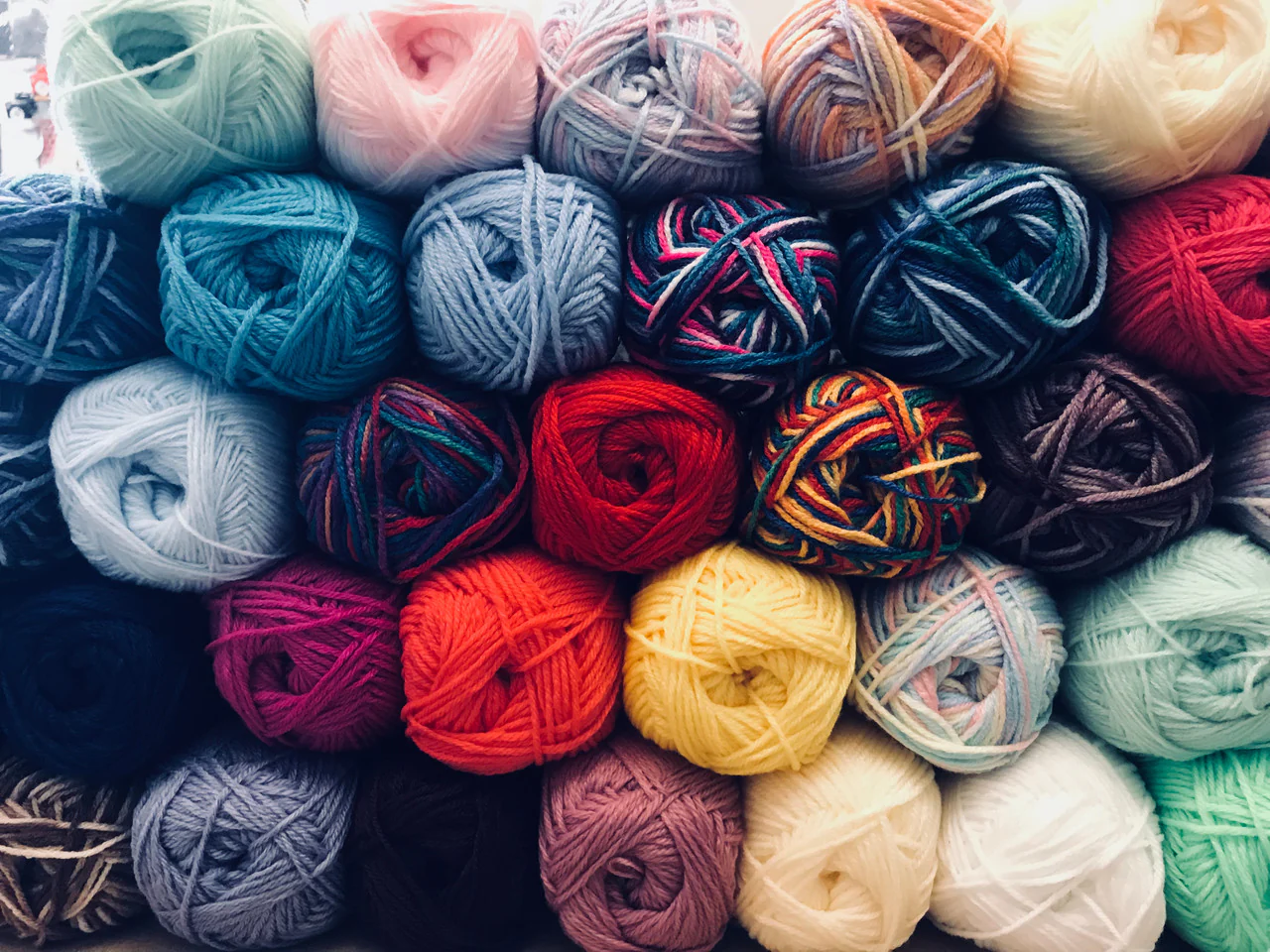 Acryl Yarn 100g 189m 8ply Solid 59 Pine - Image 3