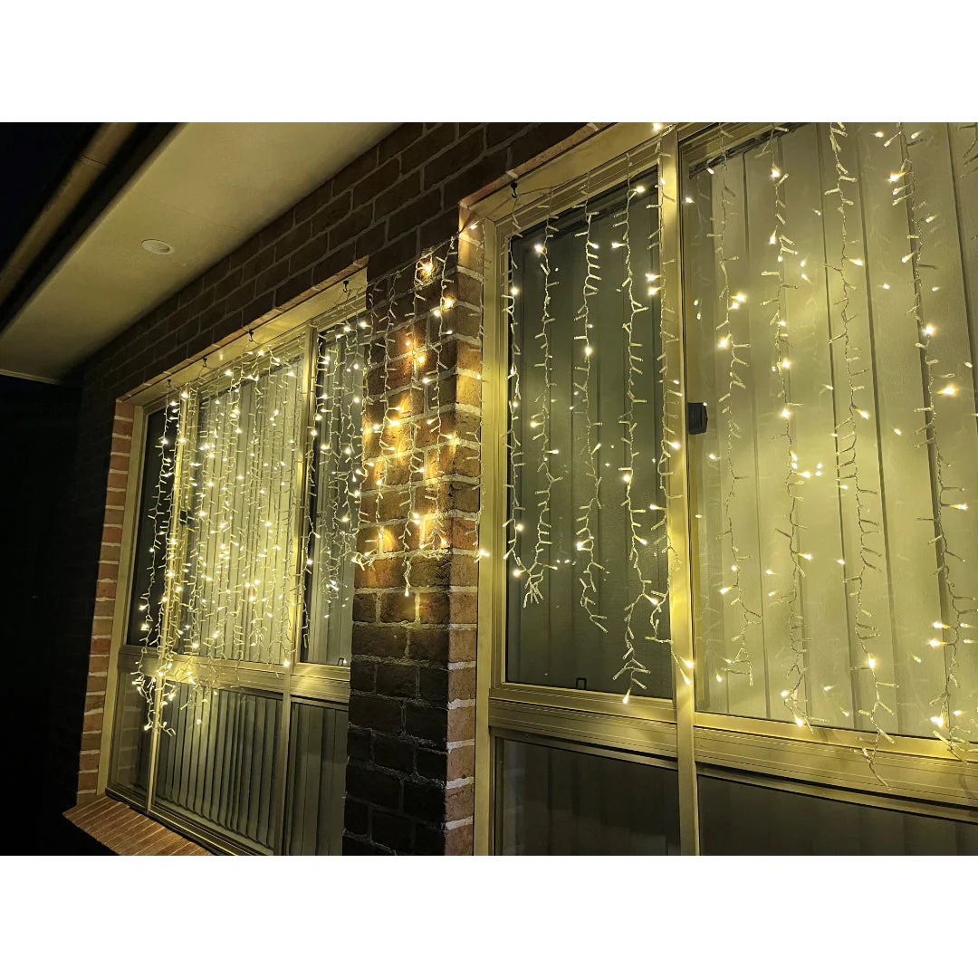 LED Cluster Curtain Glistening Gold 100% Twinkle - Image 8