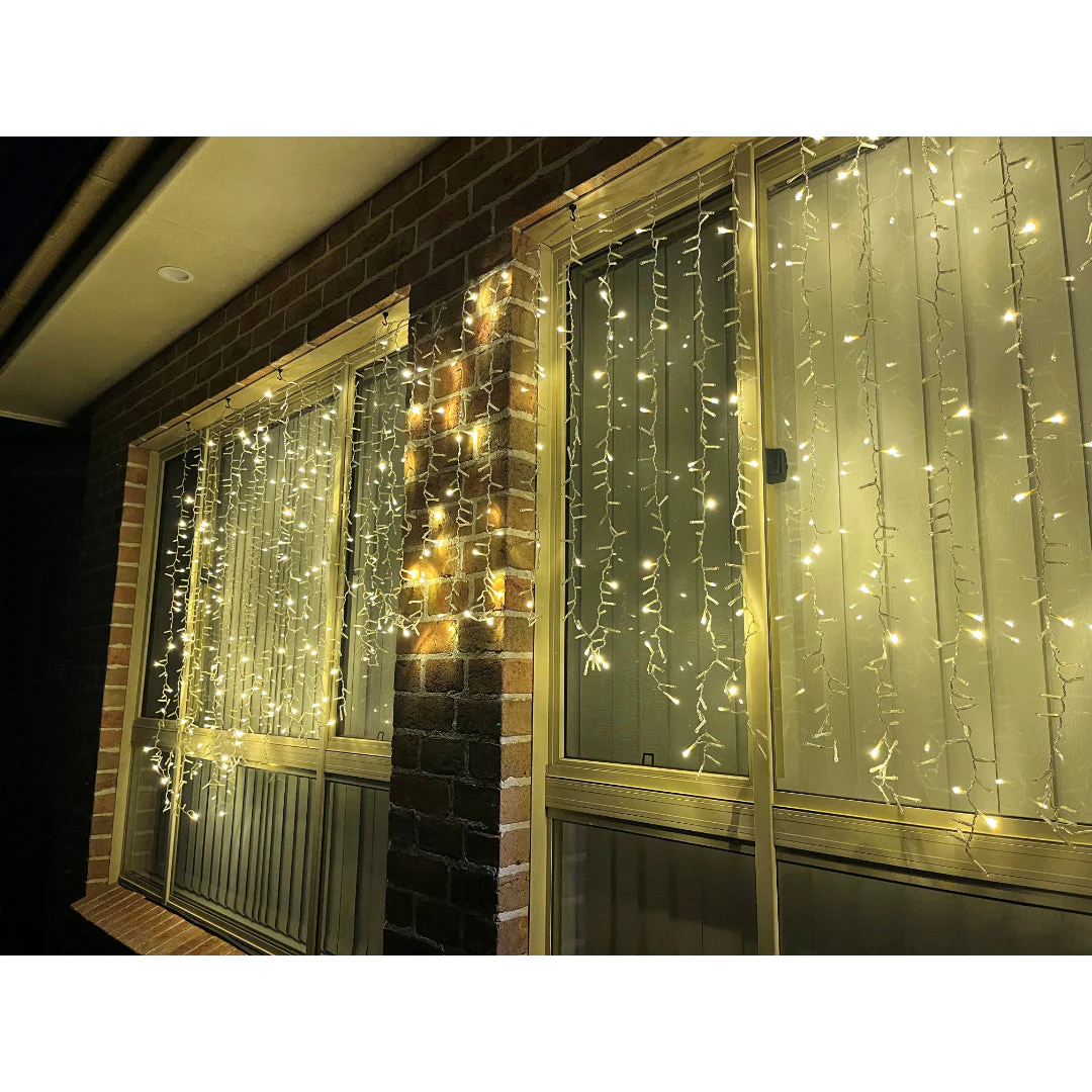 LED Cluster Curtain Glistening Gold 100% Twinkle - Image 9