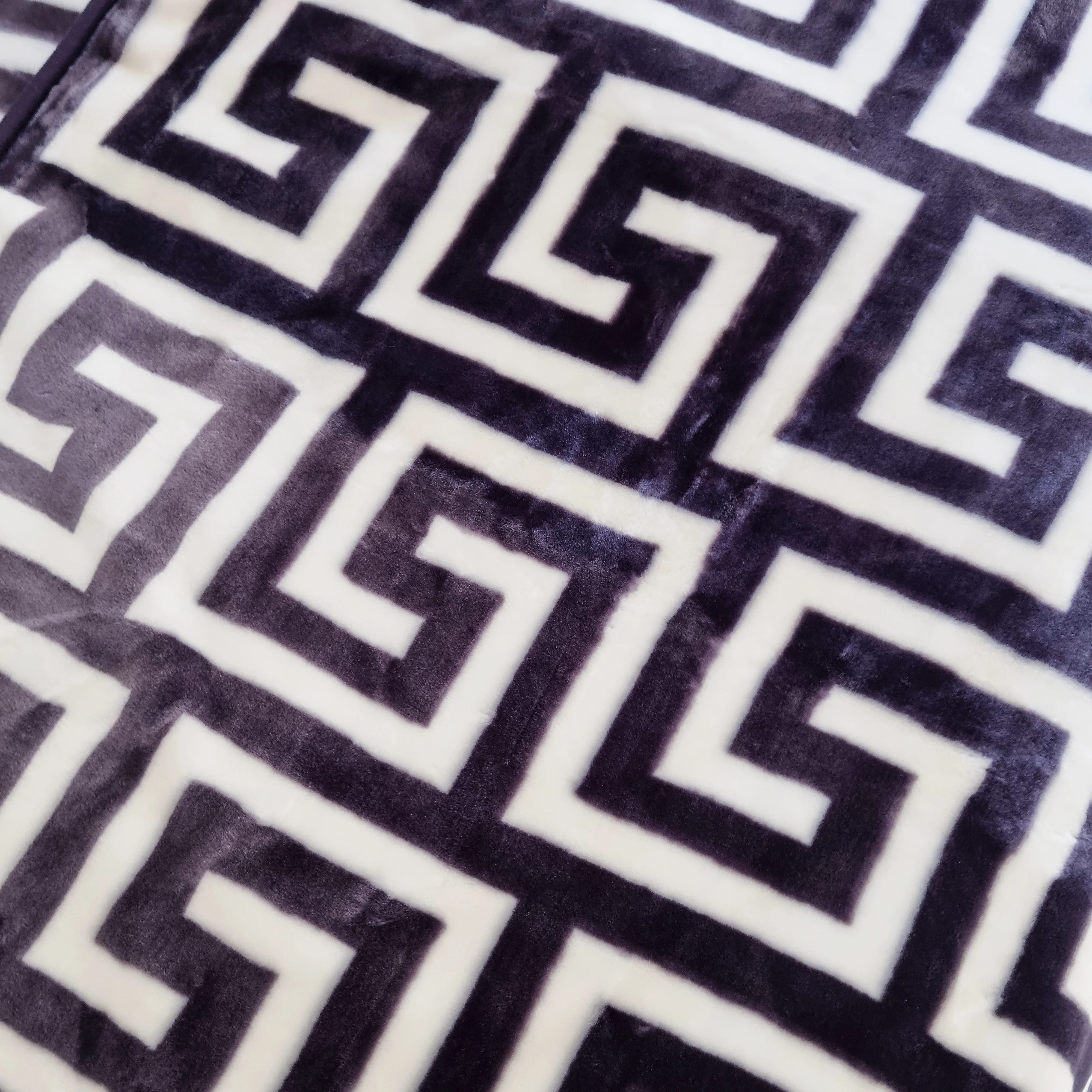 Mink Blanket DB 200x220cm 3.7Kg 800gsm Greek Charcoal - Image 3