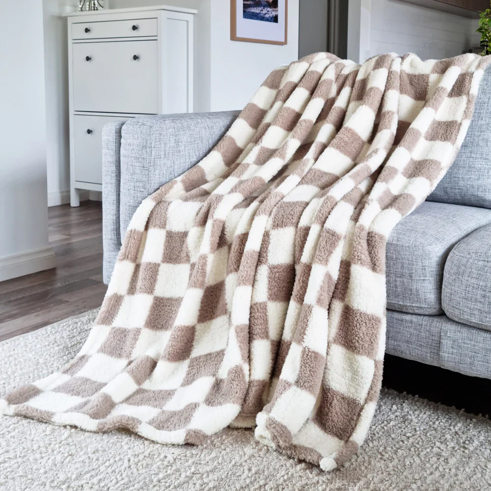 Printed Sherpa Throw 210GSM Checkered 180x200cm Natural - Image 5