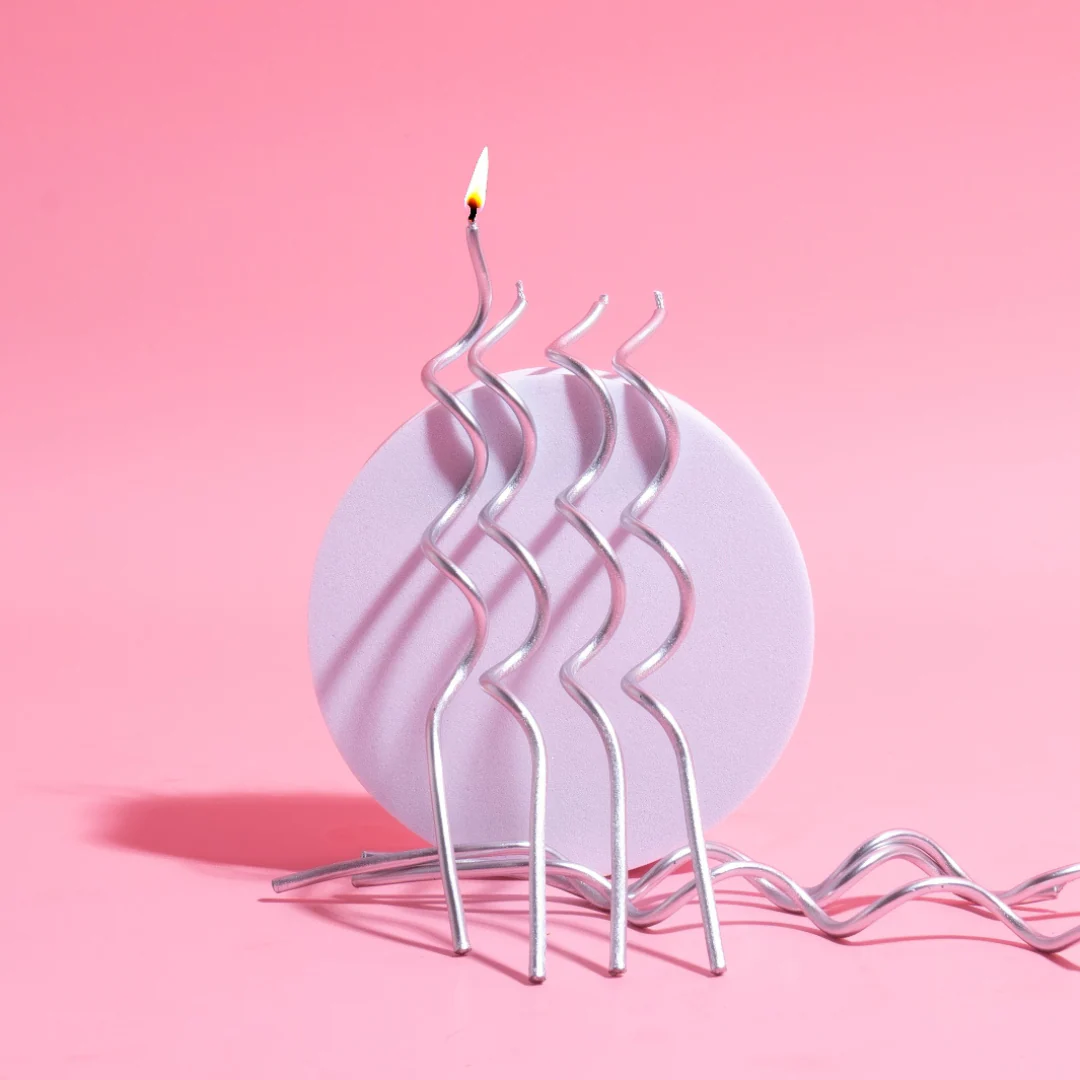 Swirly Cake Candles 13cm Silver 16pk - Image 2